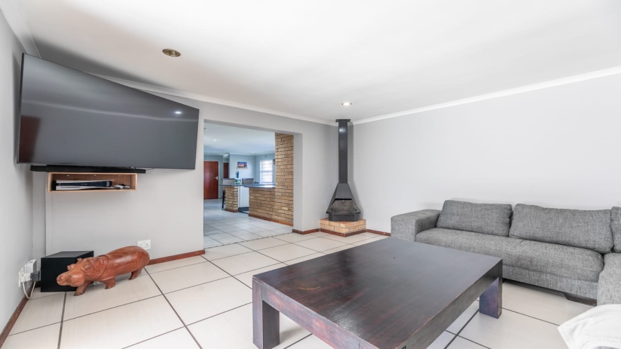 To Let 3 Bedroom Property for Rent in Edgemead Western Cape